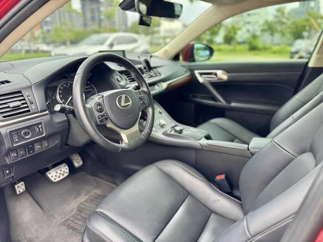 LEXUS凌志 CT200H  第7張相片