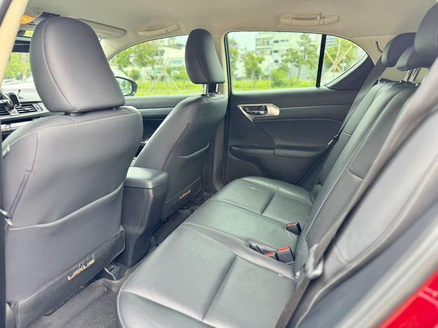 LEXUS凌志 CT200H  第8張相片