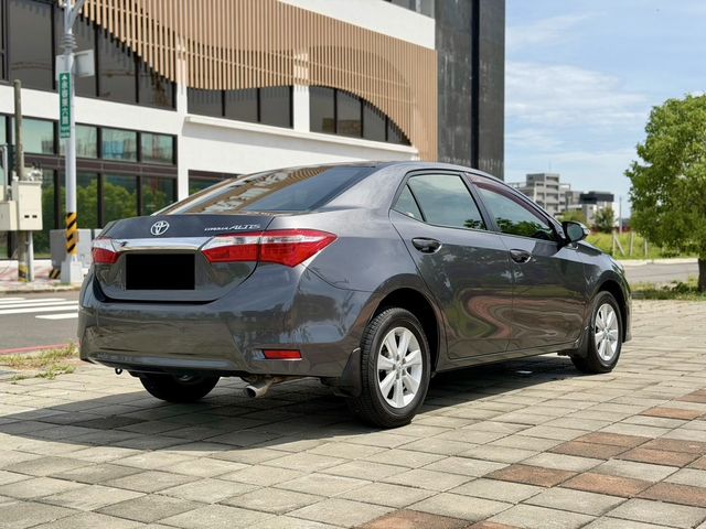 TOYOTA豐田 ALTIS  第2張相片