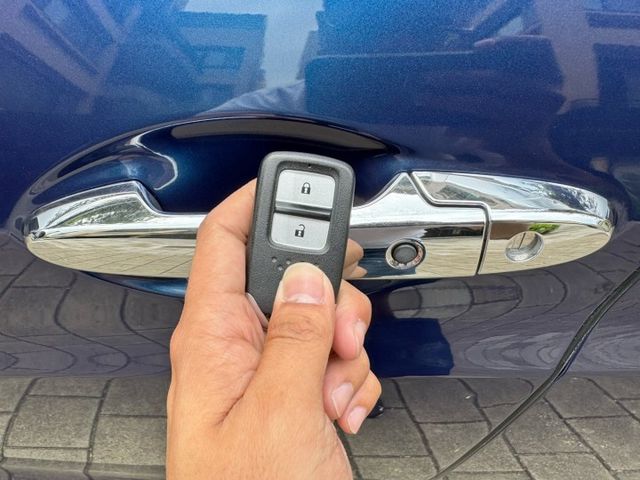 HR-V S版 頂級 認證車 免鑰匙 恆溫 定速  原廠影音 LED頭燈  1.5cc 省油省稅金 優質小休旅  第8張相片