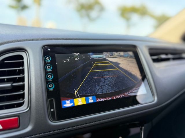 HR-V S版 頂級 認證車 免鑰匙 恆溫 定速  原廠影音 LED頭燈  1.5cc 省油省稅金 優質小休旅  第13張相片