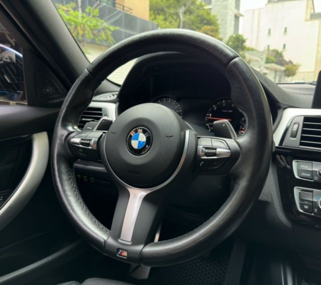 320I M版 原版件 耗材都換完 無待修 無漏油 左3按鍵 液晶儀表 摸門 盲點 大螢幕 車道偏移  第6張相片