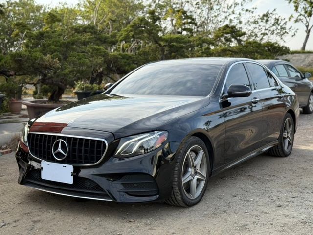 原版件 E300 AMG 輔助停車 盲點 天窗 免鑰匙 摸門 通風椅 電尾門 LED頭燈 氣氛燈  第1張相片