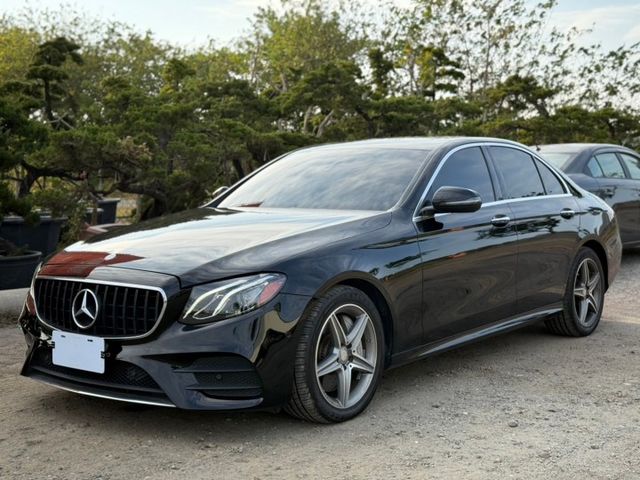 原版件 E300 AMG 輔助停車 盲點 天窗 免鑰匙 摸門 通風椅 電尾門 LED頭燈 氣氛燈  第2張相片