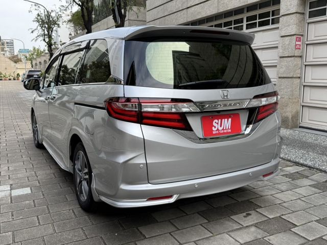 APEX頂級 七人座 一手車 原廠保養 認證車 內外漂亮 免鑰匙 恆溫 盲點 360環景 雙電動滑門 LED頭燈 天窗  第9張相片