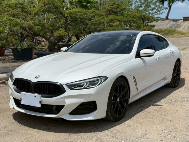 原版件 50周年紀念車標 360環景 4區恆溫 電吸門 12.3吋螢幕 B&W鑽石音響 無線充電 抬顯 水晶中控  第1張相片