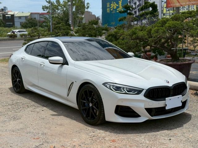 原版件 50周年紀念車標 360環景 4區恆溫 電吸門 12.3吋螢幕 B&W鑽石音響 無線充電 抬顯 水晶中控  第3張相片