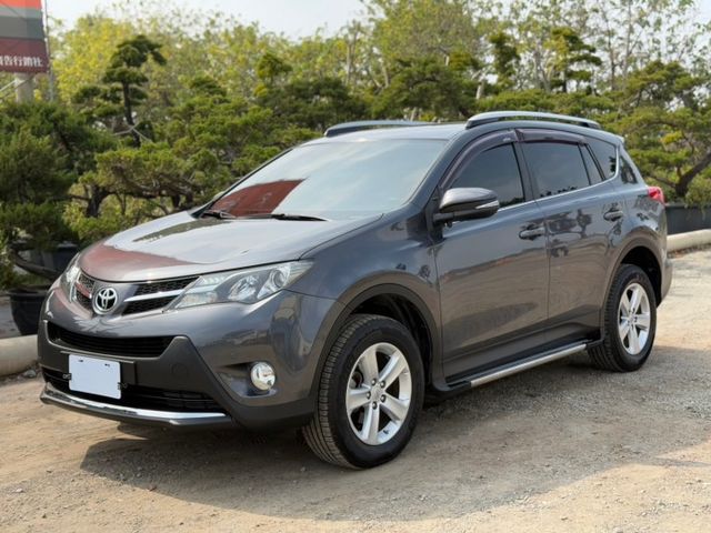 免鑰匙 恆溫 摸門 天窗 定速  4路的行車紀錄器  第2張相片