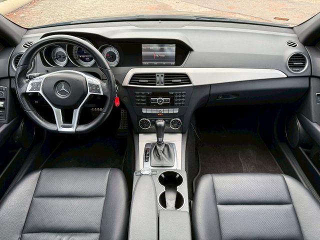 C250 AMG 車況良好 原版件  天窗 電動椅 倒車顯影  無待修  第9張相片