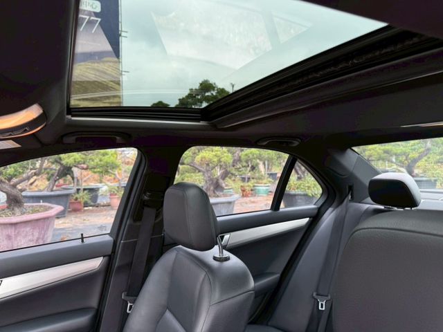 C250 AMG 車況良好 原版件  天窗 電動椅 倒車顯影  無待修  第13張相片