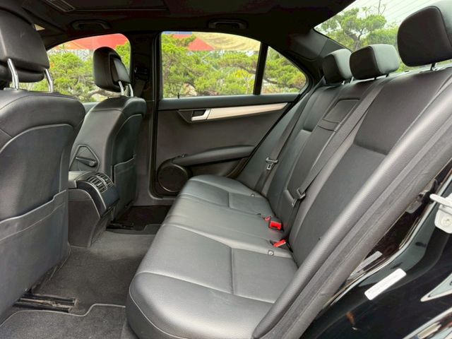 C250 AMG 車況良好 原版件  天窗 電動椅 倒車顯影  無待修  第15張相片