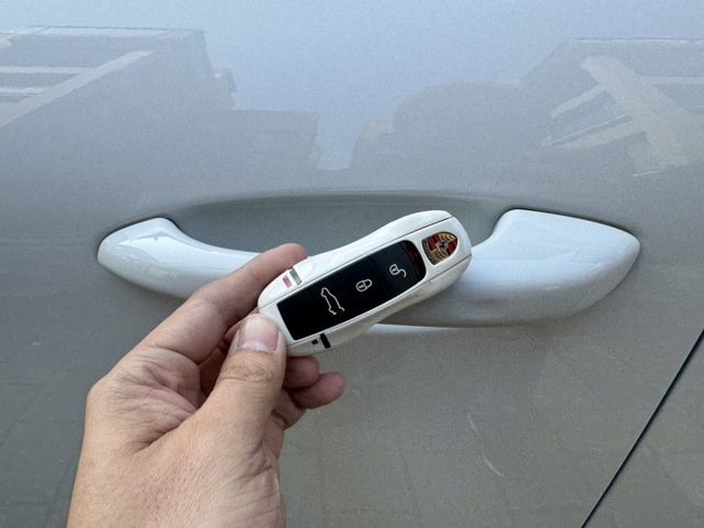 總代理 白金版 認證車 耗材皆有更新 免鑰匙 摸門 360環景 S版鋁圈 PDLS頭燈 CarPLAY  14向電動記椅  第8張相片