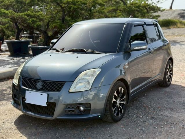免鑰匙啟動  摸門  恆溫  方向盤快控  電動椅  後視鏡電動收折  前後雷達  第1張相片
