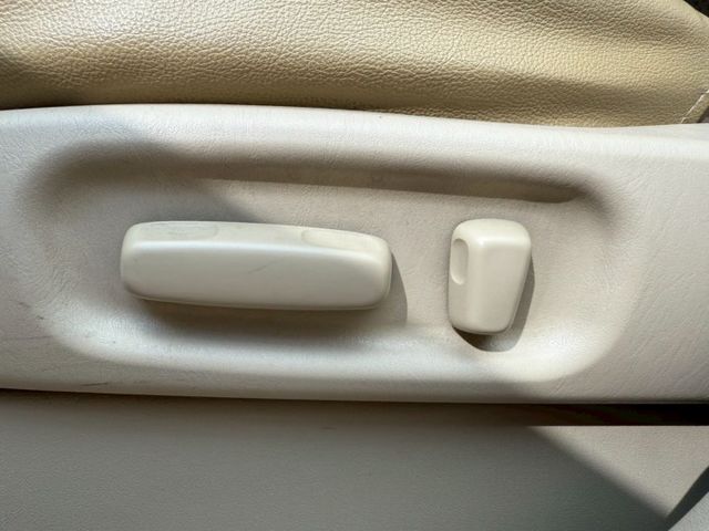 7人座  電動椅  雙天窗  電動收折後照鏡  內外氣氛漂亮  優質首選代步車  第10張相片