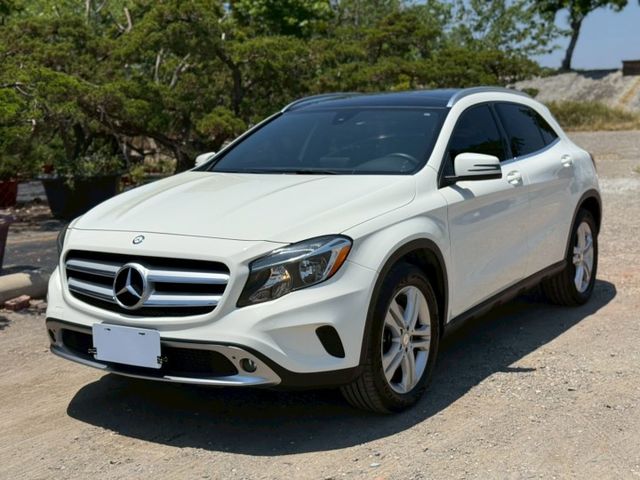 GLA250  全景天窗 電尾門  IKEY  恆溫  電動記憶座椅  第1張相片