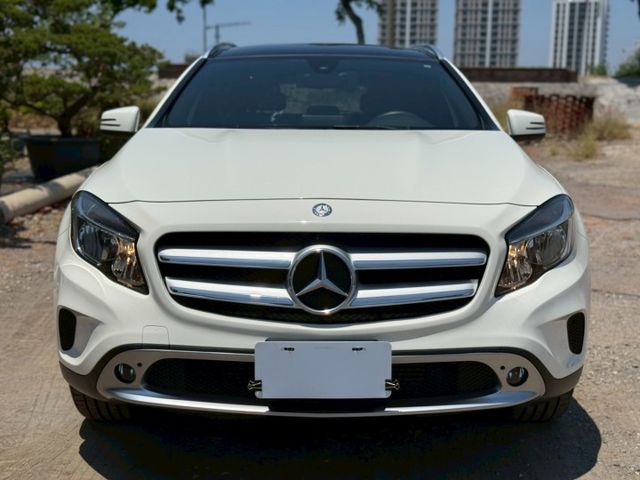 GLA250  全景天窗 電尾門  IKEY  恆溫  電動記憶座椅  第3張相片