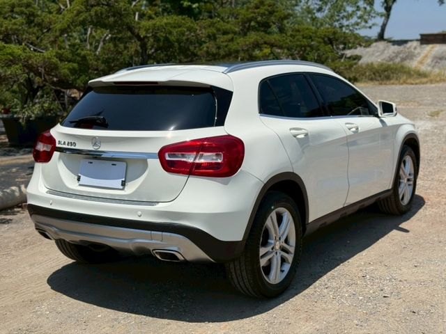 GLA250  全景天窗 電尾門  IKEY  恆溫  電動記憶座椅  第6張相片