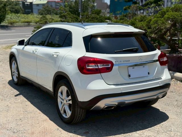 GLA250  全景天窗 電尾門  IKEY  恆溫  電動記憶座椅  第7張相片