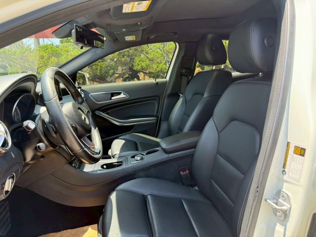 GLA250  全景天窗 電尾門  IKEY  恆溫  電動記憶座椅  第12張相片