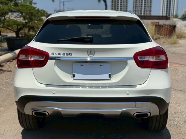 GLA250  全景天窗 電尾門  IKEY  恆溫  電動記憶座椅  第17張相片