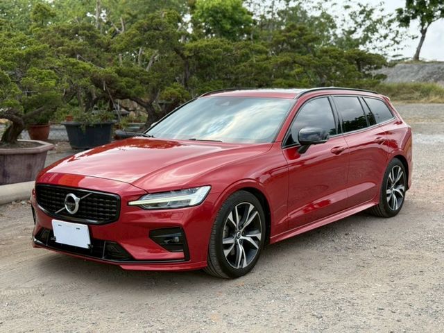 B5R  新車234萬  一手車  ACC跟車 360環景 HK音響 電尾門 CARPLAY 抬頭顯示器 無線充電 盲點  第2張相片