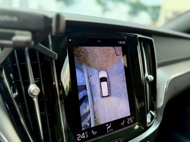 B5R  新車234萬  一手車  ACC跟車 360環景 HK音響 電尾門 CARPLAY 抬頭顯示器 無線充電 盲點  第7張相片