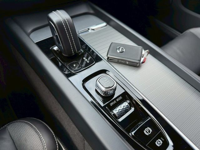 B5R  新車234萬  一手車  ACC跟車 360環景 HK音響 電尾門 CARPLAY 抬頭顯示器 無線充電 盲點  第8張相片