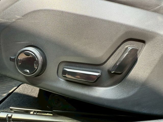 B5R  新車234萬  一手車  ACC跟車 360環景 HK音響 電尾門 CARPLAY 抬頭顯示器 無線充電 盲點  第11張相片
