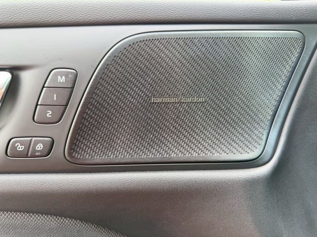 B5R  新車234萬  一手車  ACC跟車 360環景 HK音響 電尾門 CARPLAY 抬頭顯示器 無線充電 盲點  第12張相片