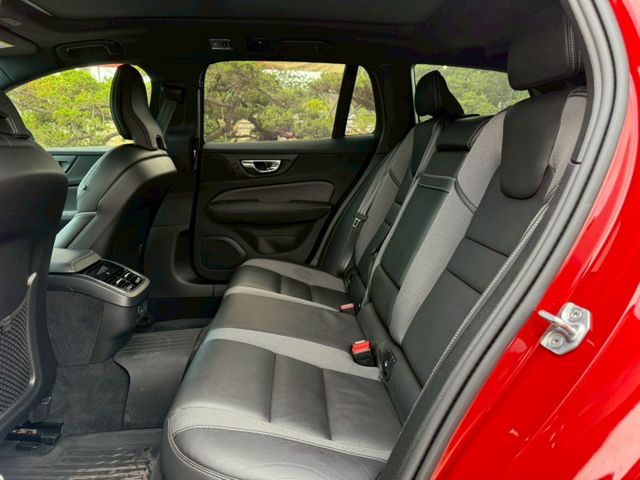 B5R  新車234萬  一手車  ACC跟車 360環景 HK音響 電尾門 CARPLAY 抬頭顯示器 無線充電 盲點  第15張相片