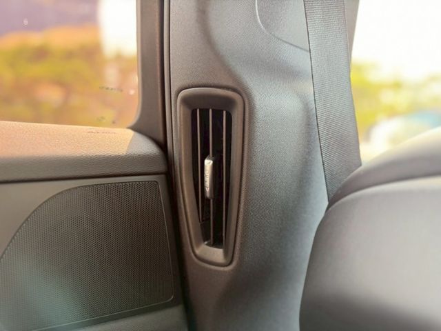 B5R  新車234萬  一手車  ACC跟車 360環景 HK音響 電尾門 CARPLAY 抬頭顯示器 無線充電 盲點  第17張相片