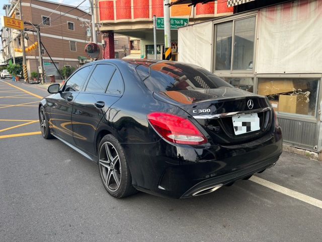 C300 AMG 原版件 全景天窗 平把方向盤 黑岑木飾板 電動椅  第4張相片