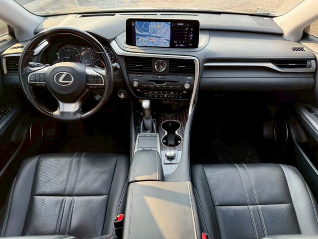 旗艦版 原版件 ACC跟車 全景天窗 360環景 通風椅 抬顯 電尾門 盲點  CARPLAY  第6張相片