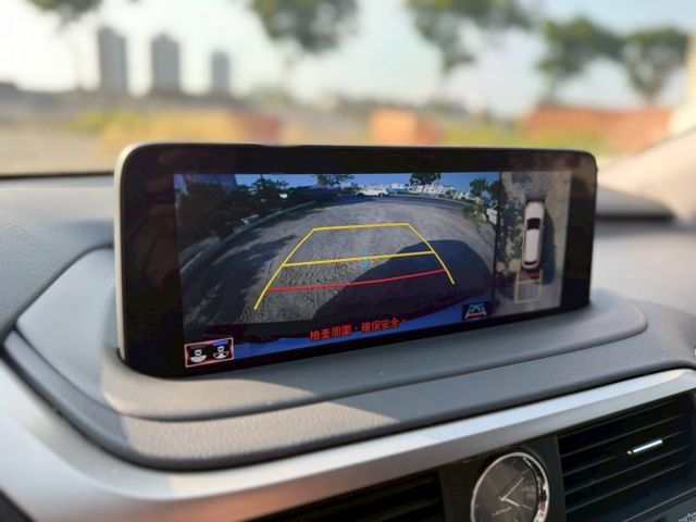 旗艦版 原版件 ACC跟車 全景天窗 360環景 通風椅 抬顯 電尾門 盲點  CARPLAY  第8張相片