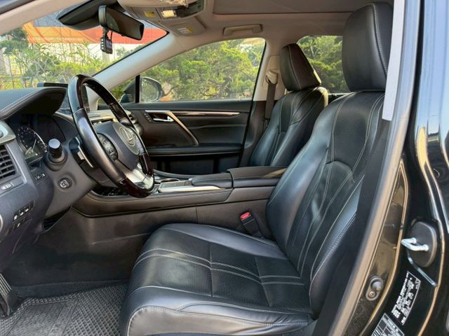 旗艦版 原版件 ACC跟車 全景天窗 360環景 通風椅 抬顯 電尾門 盲點  CARPLAY  第13張相片