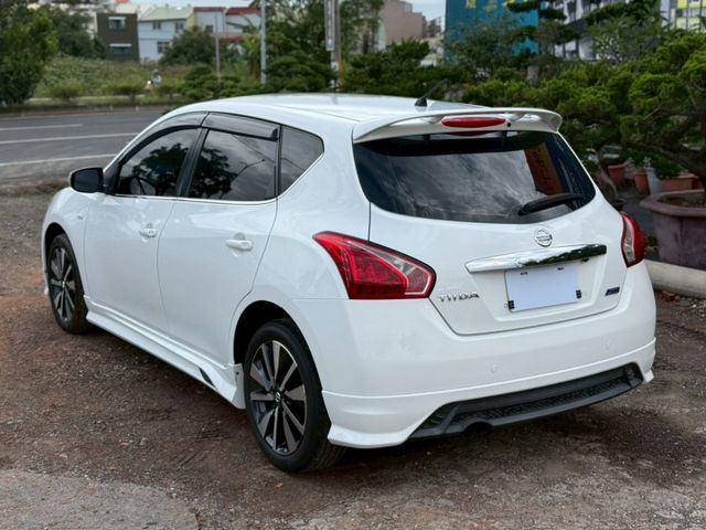 原版件 免鑰匙啟動 雙區恆溫 定速 倒車顯影 胎壓偵測 後座出風口  第7張相片