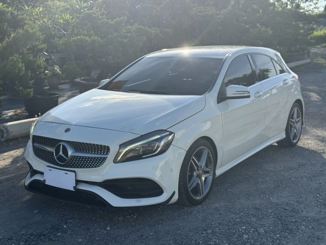 A180 Amg 免鑰駛起動 HID頭燈 恆溫空調 電動收摺後照鏡 平把方向盤 倒車顯影 定速巡行  第1張相片