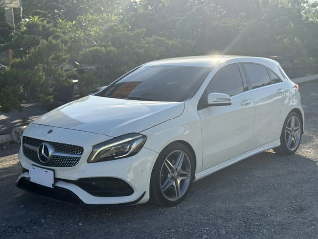A180 Amg 免鑰駛起動 HID頭燈 恆溫空調 電動收摺後照鏡 平把方向盤 倒車顯影 定速巡行  第2張相片