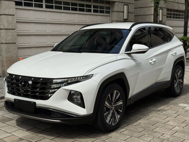 TUCSON L 油電 A款 一手車 原版 原廠保養  免鑰匙 恆溫 ACC跟車 盲點 LED頭燈  第1張相片