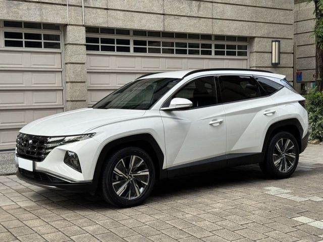 TUCSON L 油電 A款 一手車 原版 原廠保養  免鑰匙 恆溫 ACC跟車 盲點 LED頭燈  第4張相片