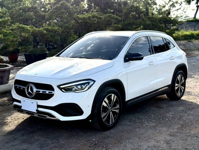 總代理 GLA200 原版件  原廠保養  全新輪胎  資料齊全 摸門 盲點 免鑰匙  第2張相片