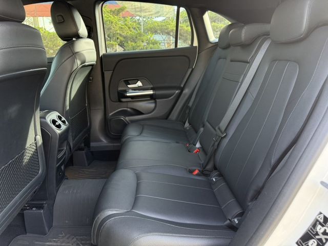總代理 GLA200 原版件  原廠保養  全新輪胎  資料齊全 摸門 盲點 免鑰匙  第16張相片
