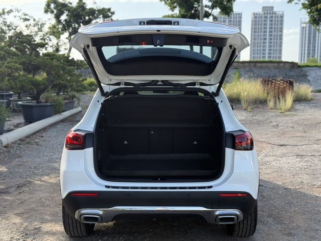 總代理 GLA200 原版件  原廠保養  全新輪胎  資料齊全 摸門 盲點 免鑰匙  第18張相片