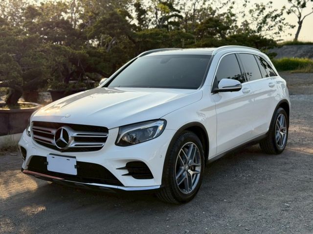 GLC250 AMG 4WD  免鑰匙  摸門 360環景  腳踢電尾門  全景天窗  電動椅  第1張相片