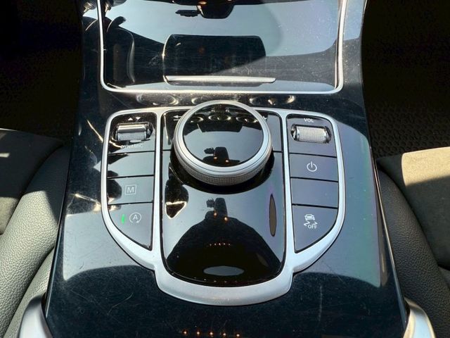 GLC250 AMG 4WD  免鑰匙  摸門 360環景  腳踢電尾門  全景天窗  電動椅  第10張相片
