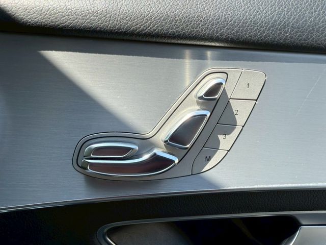 GLC250 AMG 4WD  免鑰匙  摸門 360環景  腳踢電尾門  全景天窗  電動椅  第14張相片