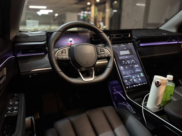 原版件 長程LR 亮點版 新車144 全景天窗 盲點 電尾門 電動椅 360環景  第7張相片