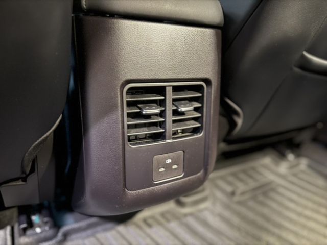 原版件 長程LR 亮點版 新車144 全景天窗 盲點 電尾門 電動椅 360環景  第16張相片