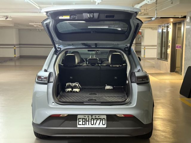 原版件 長程LR 亮點版 新車144 全景天窗 盲點 電尾門 電動椅 360環景  第18張相片