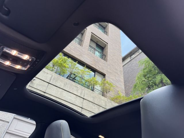 CLA45s 四傳 總代理 原版件 資料齊全 23P 跑排 氣氛燈 紅卡鉗 抬頭顯示 全景天窗 盲點  第11張相片